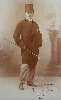 Sem à 27 ans, dandy bordelais. sem pose