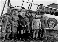L'escadrille 19 avec l'insigne du Charbougnat. charbougnat